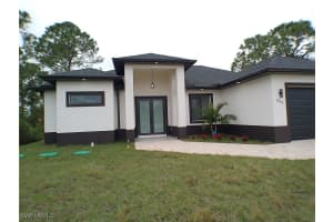 6005 Queen Avenue, Lehigh Acres, FL 33971 Sold 05/09/25