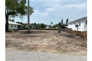 483 Oak Avenue, Naples, FL 34108 - MLS#225001913