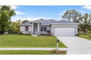 897 Iris Dr, North Fort Myers