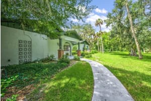823 Fort Thompson Avenue, Labelle, FL 33935 Sold 03/07/25