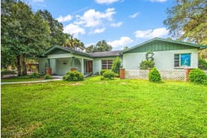 823 Fort Thompson Avenue, Labelle, FL 33935 Sold 03/07/25
