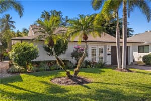 7 Crooked Ln, Naples