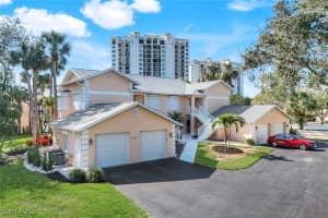 651 Wiggins Lake Dr 101, Naples