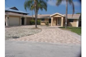 341 Seminole Way, Fort Myers Beach, FL 33931 Sold 04/04/25
