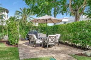960 7th Street, Naples, FL 34102 - MLS#225002529