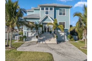 192 Tahiti Circle, Naples, FL 34113 Sold 03/18/25