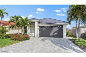 561 94th Avenue, Naples, FL 34108 - MLS#225003055