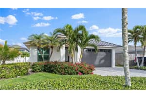 561 94th Avenue, Naples, FL 34108 - MLS#225003055