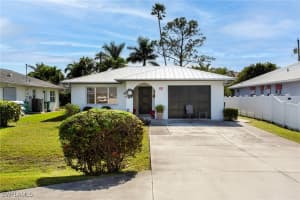 658 93RD Avenue, Naples, FL 34108 Sold 02/13/25