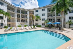 1100 Pine Ridge Rd 400, Naples