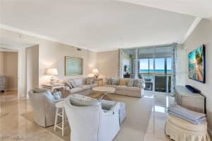 285 Grande Way 1605, Naples