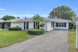 15 Crooked Ln, Naples