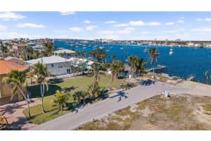 293 Pearl Street, Fort Myers Beach, FL 33931 Sold 09/16/25