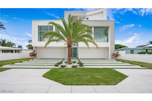 1798 Holiday Ln, Naples