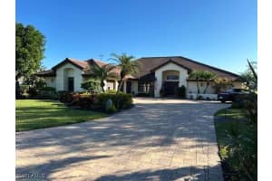 20273 Leopard Ln, Estero