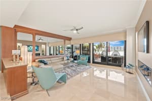 108 La Peninsula Boulevard, Naples, FL 34113 Sold 05/22/25