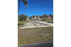 22 Williamsburg Way, Fort Myers, FL 33908 - MLS#225004249