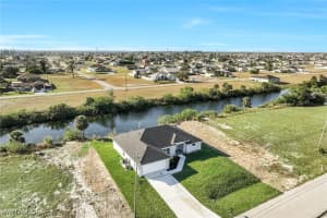 400 25th Terrace, Cape Coral, FL 33909 Sold 03/19/25