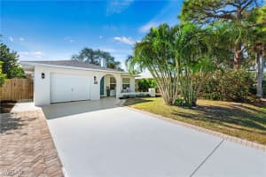 578 100th Avenue, Naples, FL 34108 Sold 02/27/25