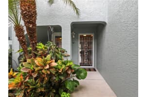 915 New Waterford Drive, Naples, FL 34104 Sold 04/22/25