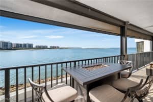 524 La Peninsula Boulevard, Naples, FL 34113 Sold 03/27/25