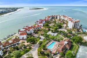 524 La Peninsula Boulevard, Naples, FL 34113 Sold 03/27/25