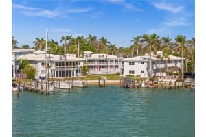 342 Harbour Dr, Naples