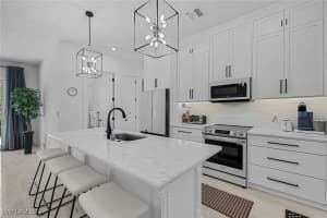 2499 Pine St, Naples