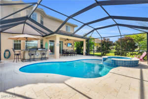 1517 Birdie Dr, Naples