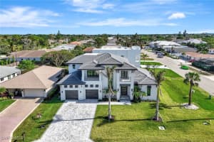 10720 Vanderbilt Dr, Naples