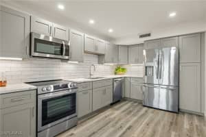 200 Periwinkle Way, Sanibel, FL 33957 - MLS#225007568