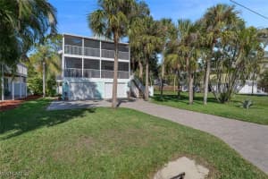 751 Glendale Avenue, Naples, FL 34110 Sold 08/15/25