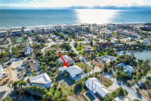 220 Palm Lake Dr, Sanibel