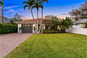 589 104th Avenue, Naples, FL 34108 Sold 05/23/25