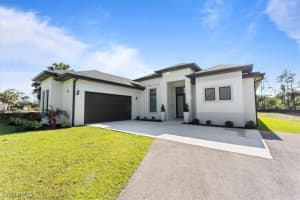 490 39th Ave Ne, Naples