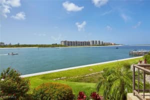 110 La Peninsula Blvd 110, Naples
