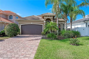 582 110th Avenue, Naples, FL 34108 - MLS#225008598
