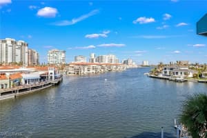 205 Park Shore Dr 4-443, Naples