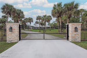 775 3rd St Nw, Naples