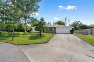 930 Entrada Drive, Fort Myers, FL 33919 Sold 02/25/25