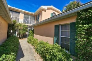 Xxxx Barrington Cir 102, Naples