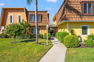426 Meadowlark Lane, Naples, FL 34105 Sold 04/28/25