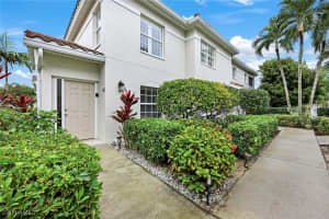 6914 Satinleaf Rd N 204, Naples