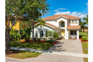 1646 Birdie Dr, Naples