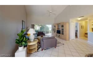 529 Windsor Sq 101, Naples