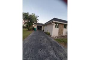 280 Lanchester Ct 38, Naples
