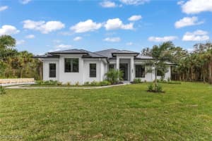 740 13th St Nw, Naples