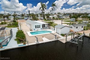 2704 Patterson Ct, St James City