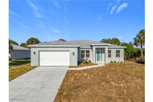 5006 S Peachtree Cir, Labelle