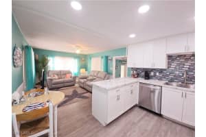 19 Moorhead Manor, Naples, FL 34112 - MLS#225010843